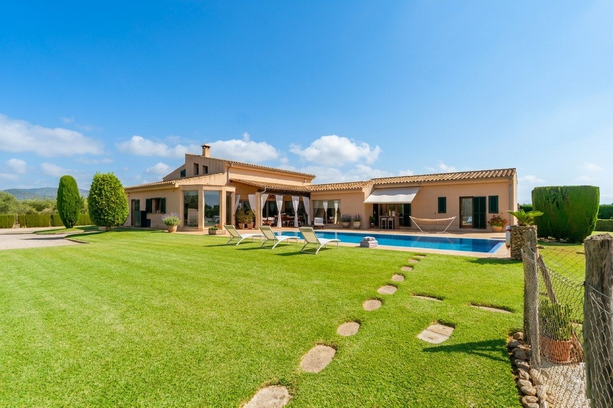 Finca con oliveros y vistas a las montañas en venta en Sa Pobla, Mallorca