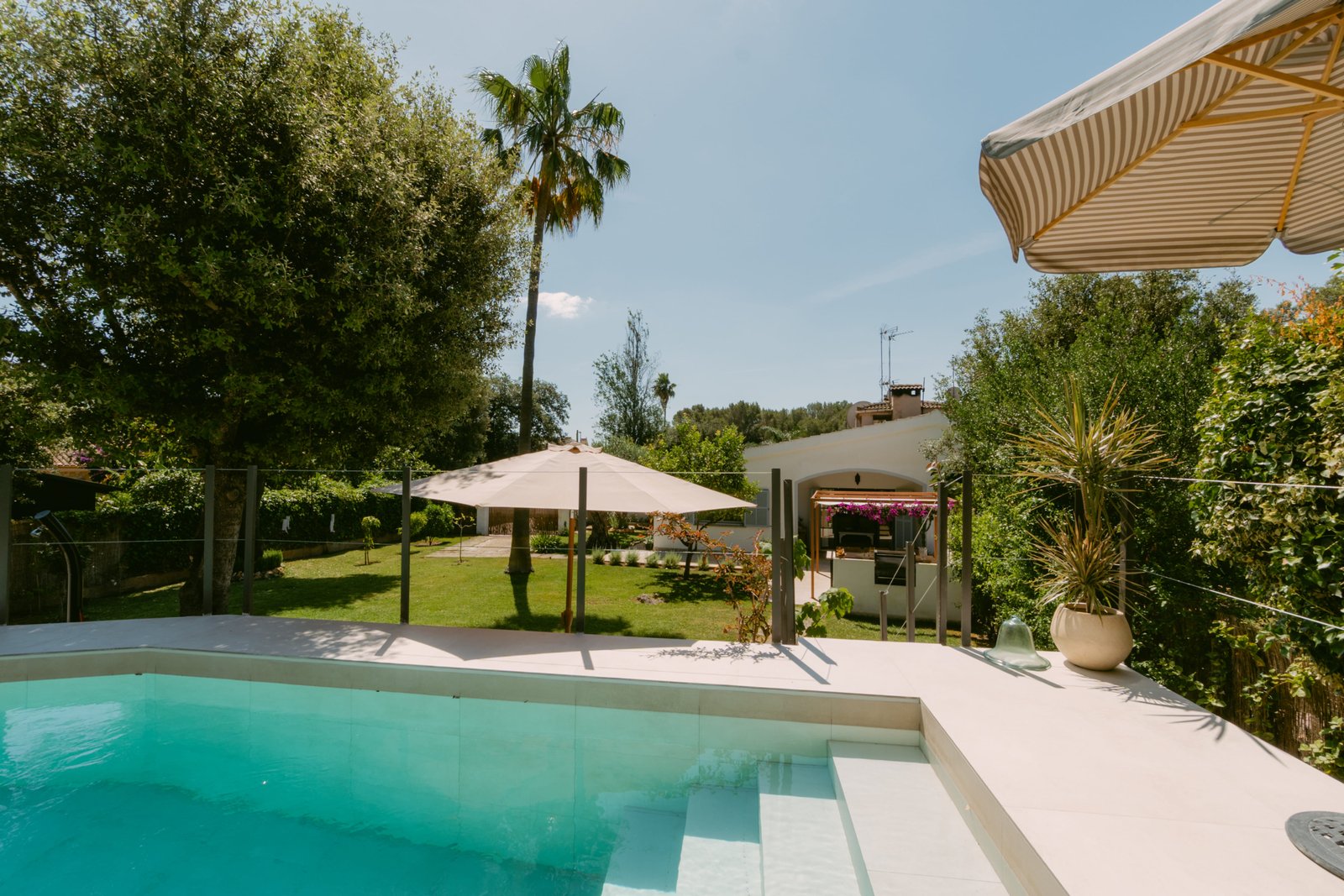 “CASA FAMILIA”: Acogedora casa para 4 personas con piscina y jardín privados