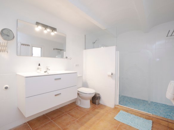 Casa de pueblo con licencia ETV y 5 dormitorios en Maria de la Salut