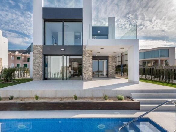 Villa en construcción con piscina cerca del mar en Colonia Sant Pere