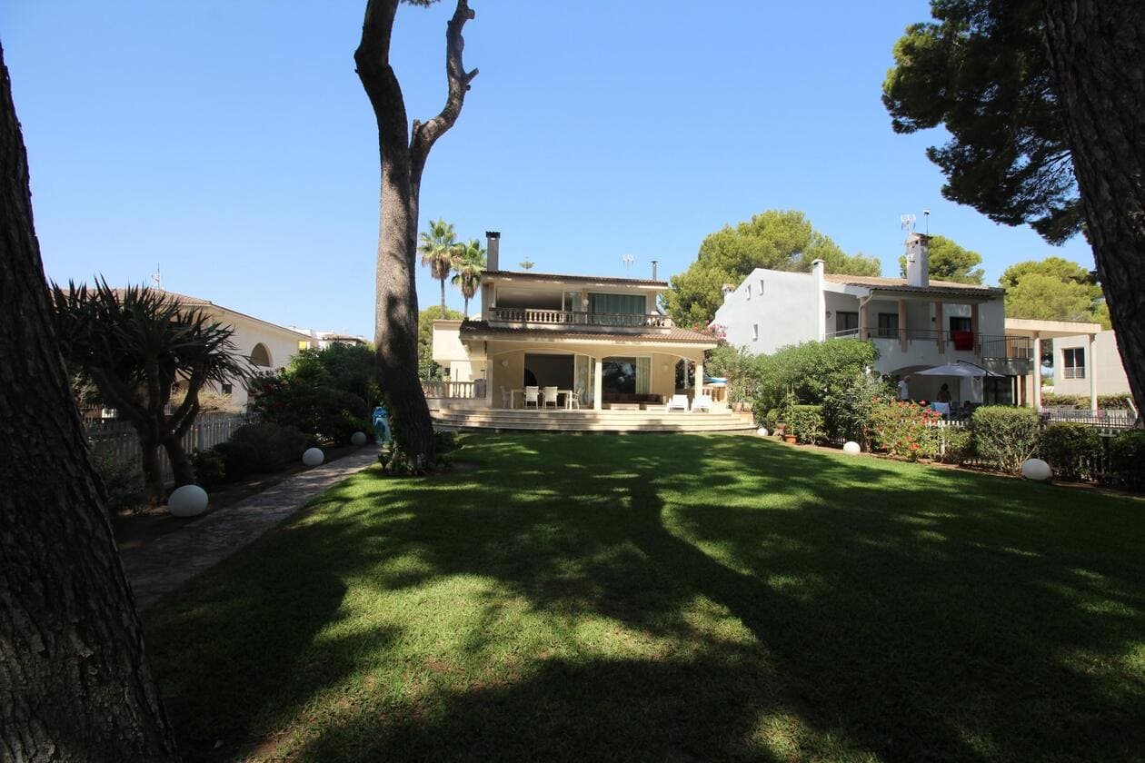 Villa exclusiva en la primera línea del mar en  Alcudia, Mallorca