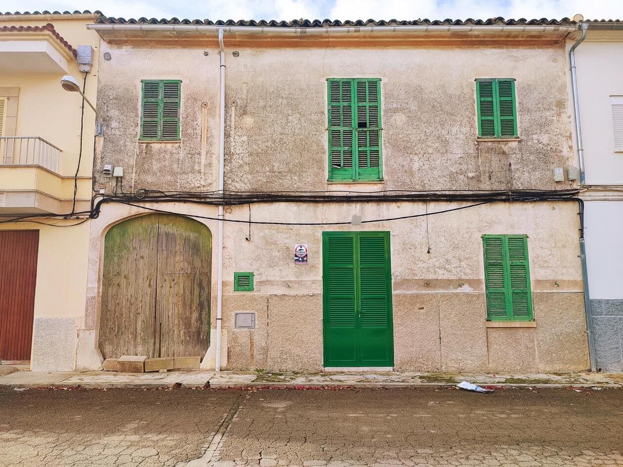 Casa de pueblo con jardín para renovar en Sa Pobla