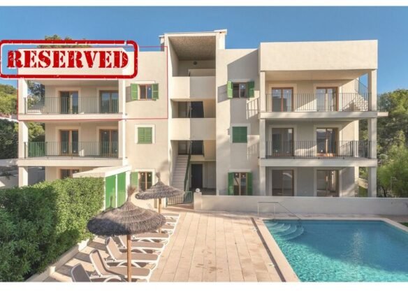 Piso de 3 dormitorios con la azotea privada, piscina, parking en Port Pollensa