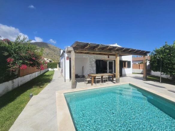 Casa con licencia vacacional cerca de la playa en Alcudia, Mallorca