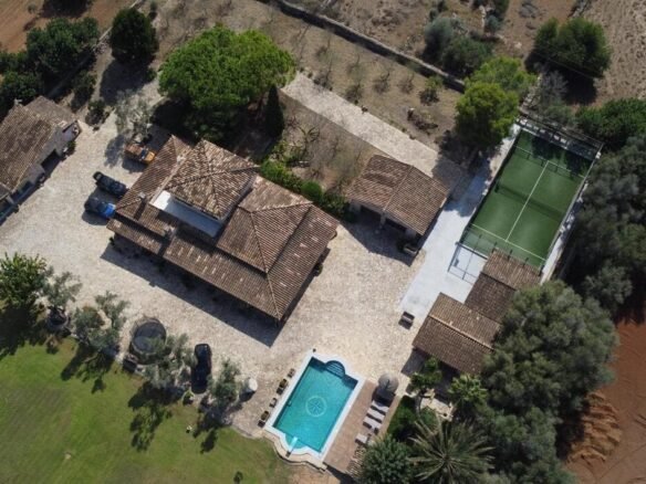 Finca con pista de padel, piscina y gran jardin cerca de la playa en Can Picafort